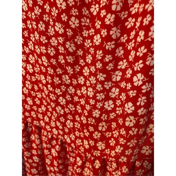 Pink Lily Woman’s Red & White Floral Short Sleeve Blouse Size Small - Picture 3 of 4